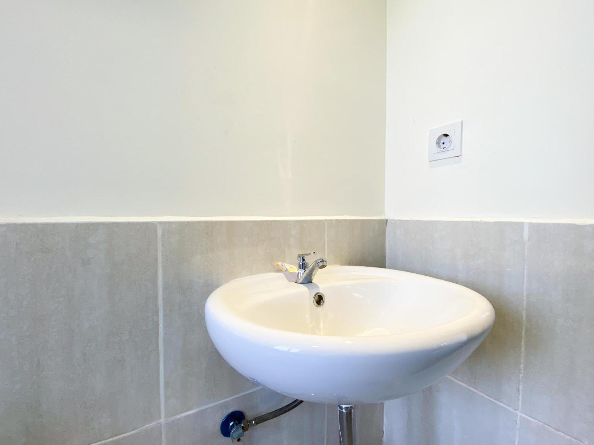 And Restful 3br Meikarta By Travelio Apartemen *